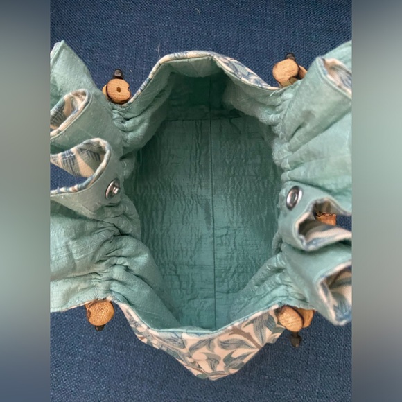 NWOT Cute Fabric Handbag with Bamboo Round Handles Cream & Blues Leaf Branches - Picture 14 of 14